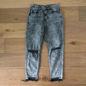 AMERICAN EAGLE Women's Distressed Ripped Grey Mom Jeans 4